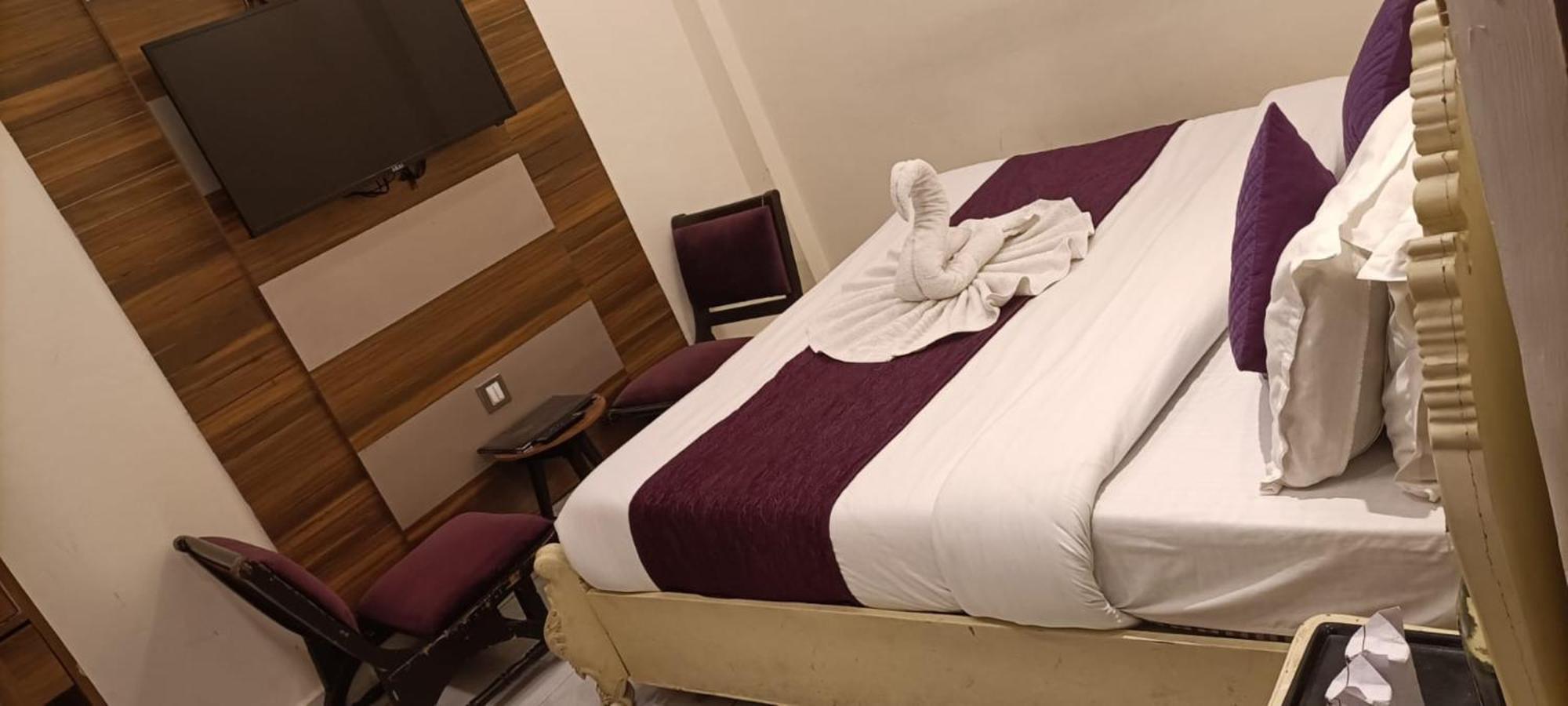Hotel Perfectstayz Premium @harkipauri Road 3*